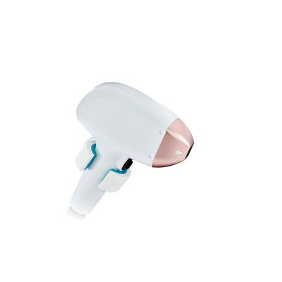 1600-2400W CE ISO 755 808 940 1064nm Laser à diode à 4 ondes pour l'épilation Titane de glace disponible